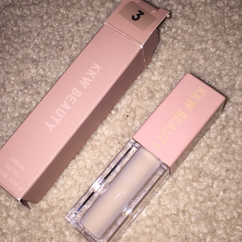 KKW BEAUTY CONCEALER #3